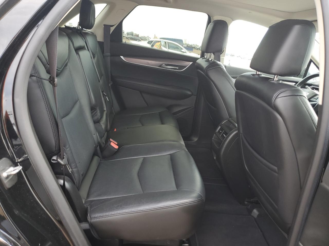 1GYKNDRS8HZ231333 2017 Cadillac Xt5 Luxury