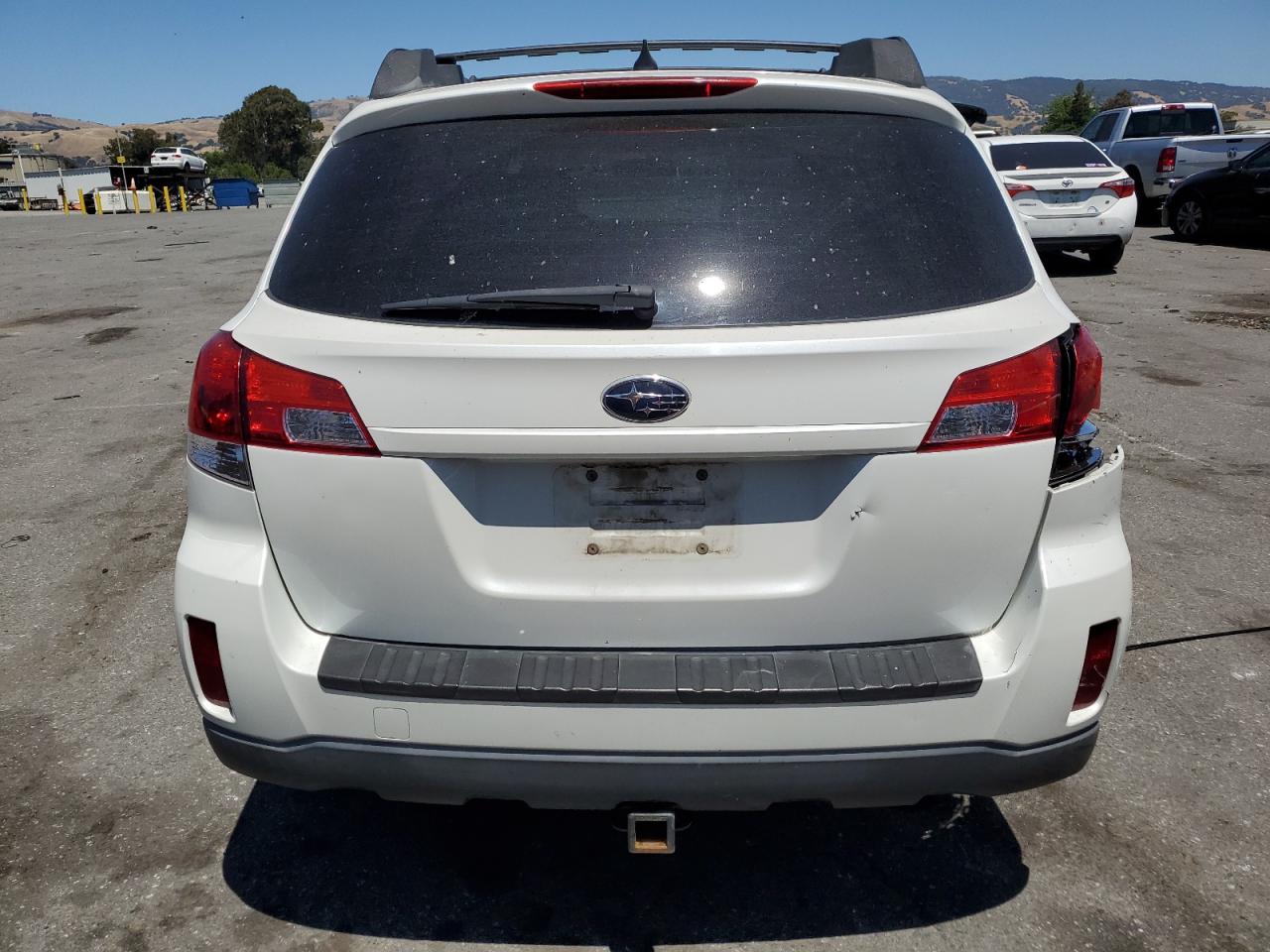 4S4BRDJC6B2387588 2011 Subaru Outback 3.6R Limited