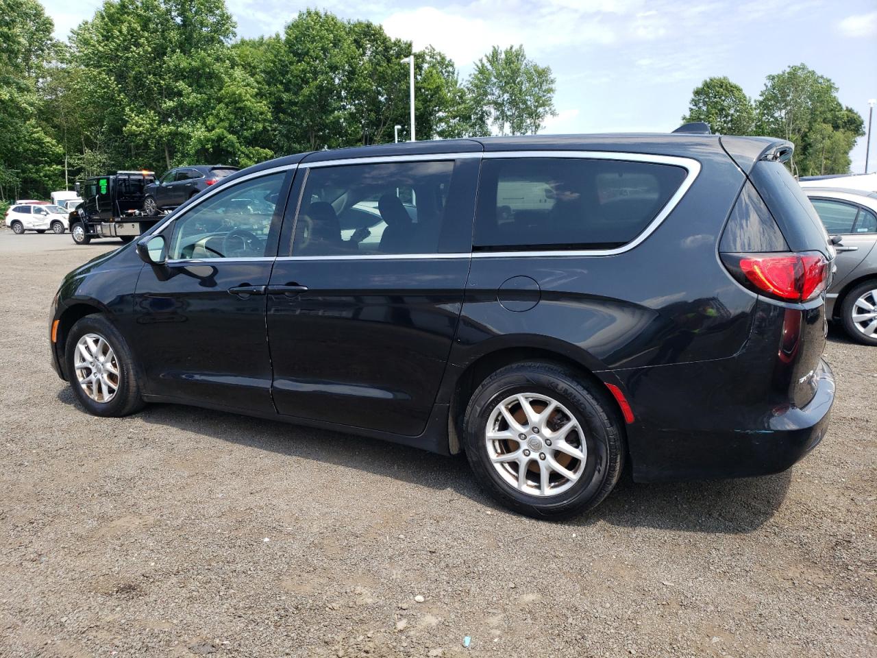 2017 Chrysler Pacifica Lx vin: 2C4RC1CG0HR565282