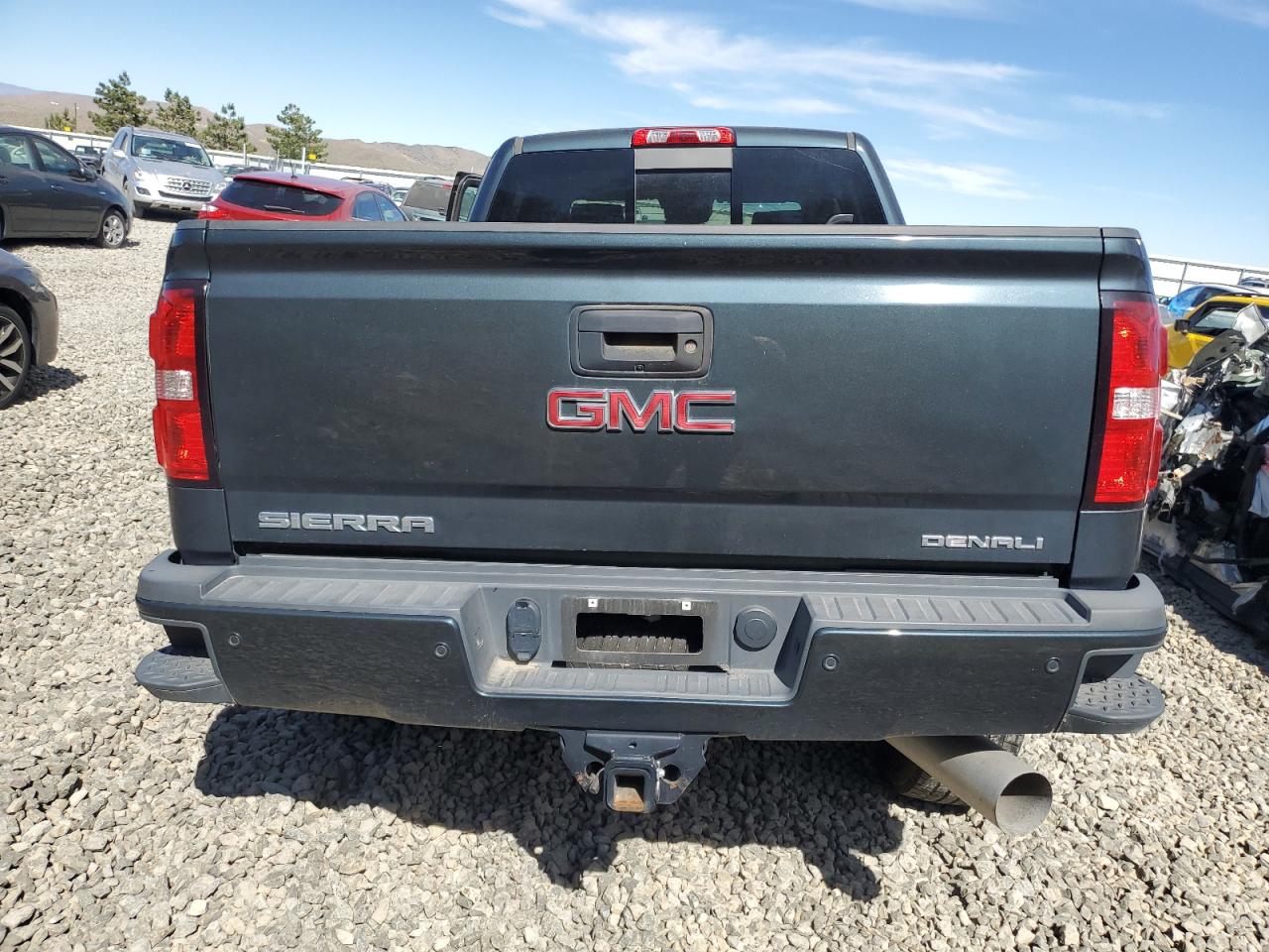 1GT12UEY0JF174105 2018 GMC Sierra K2500 Denali
