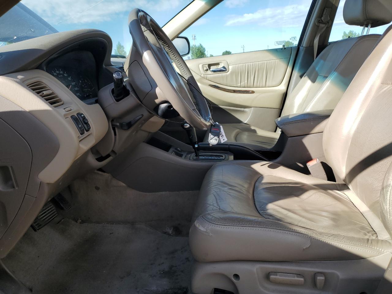 1HGCG5667YA800979 2000 Honda Accord Ex