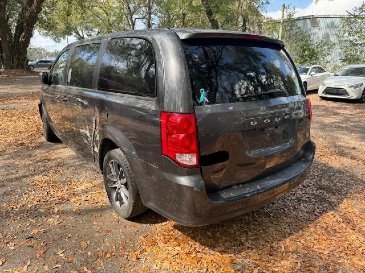 2C4RDGBG7JR215087 2018 Dodge Grand Caravan Se