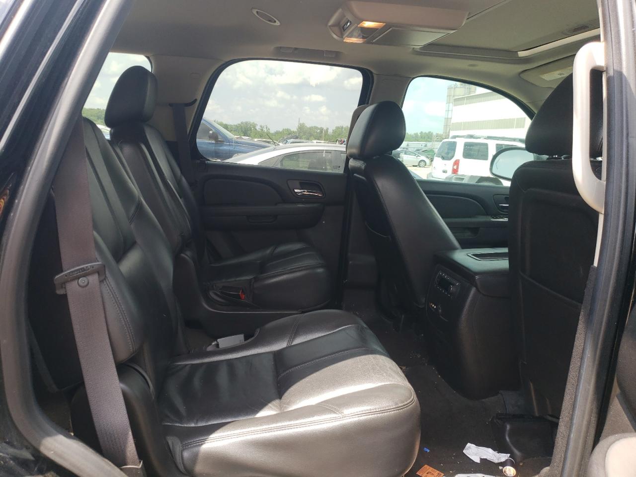 1GNSKBE05DR319975 2013 Chevrolet Tahoe K1500 Lt