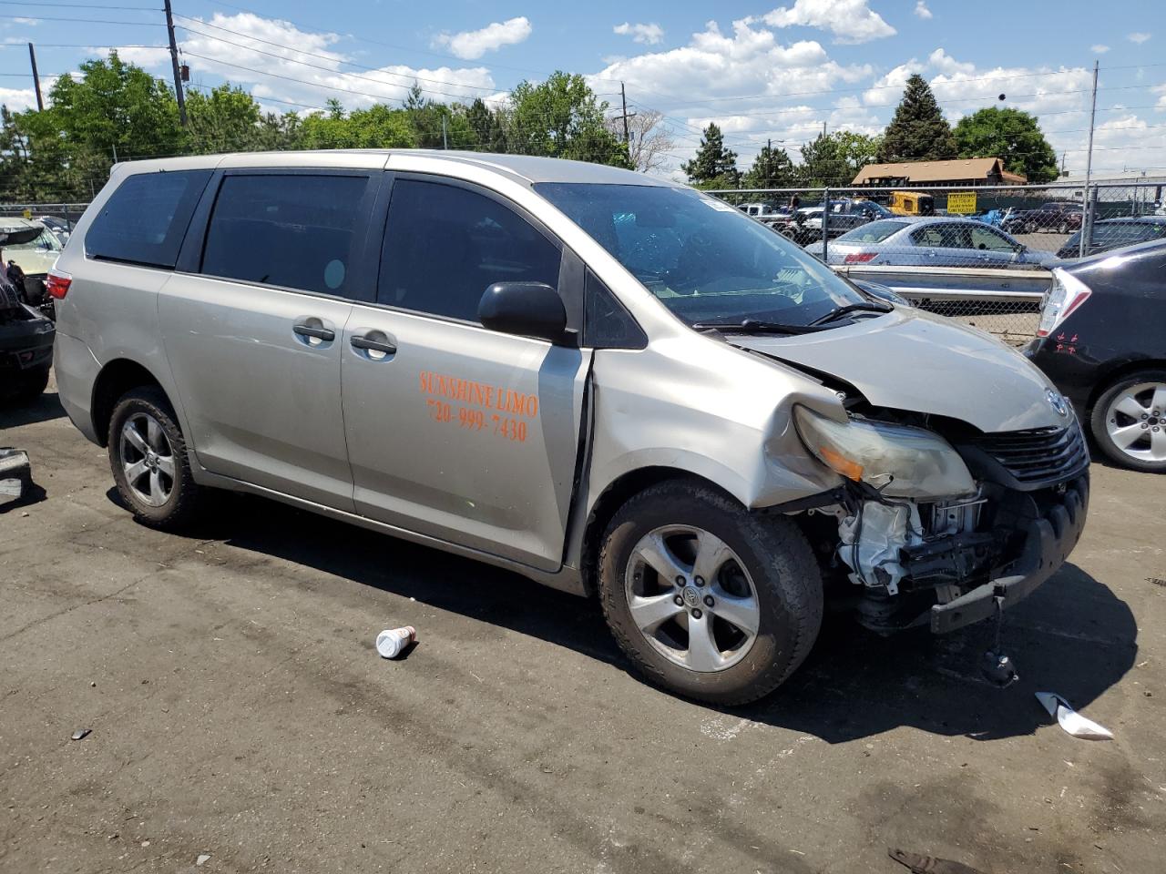 2016 Toyota Sienna vin: 5TDZK3DC2GS735108