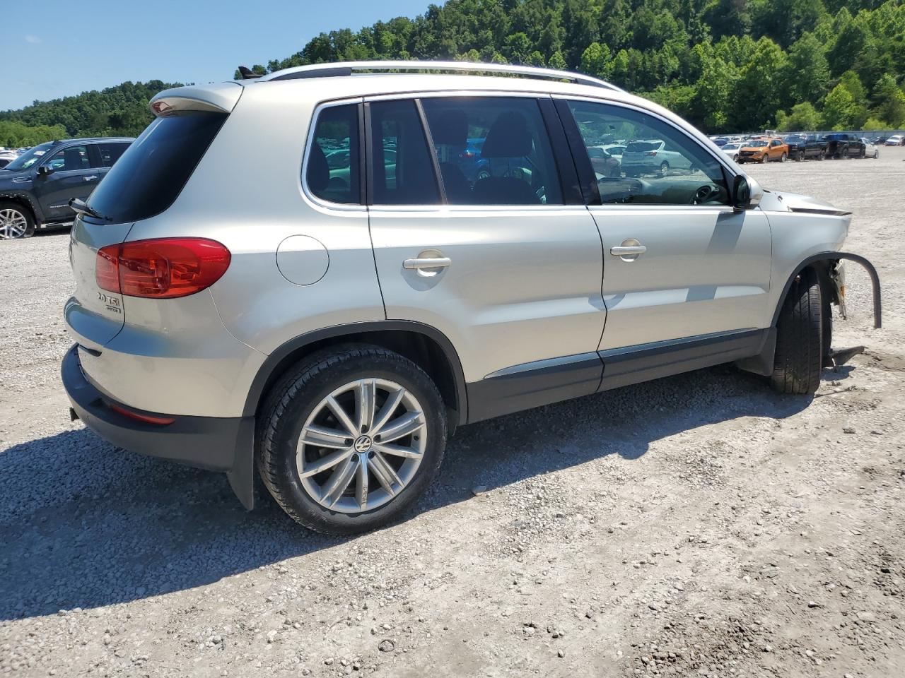 2014 Volkswagen Tiguan S vin: WVGBV3AX7EW542283