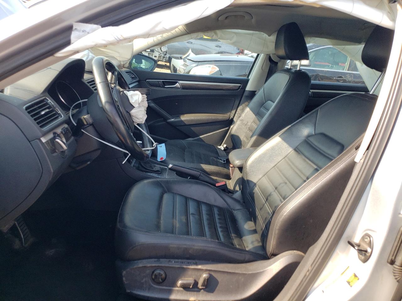 1VWCM7A32HC011950 2017 Volkswagen Passat Sel Premium