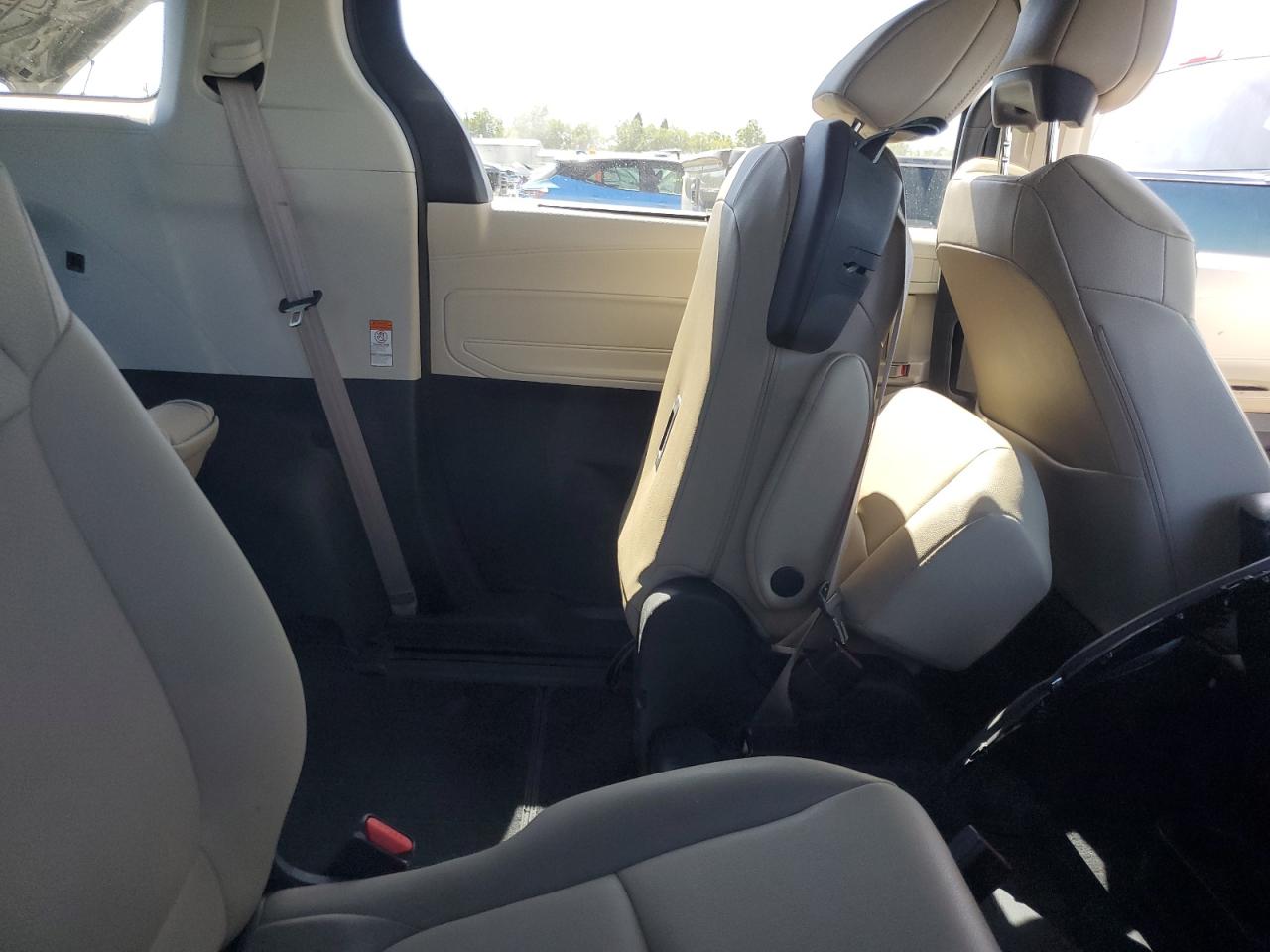 5TDJRKEC7MS013291 2021 Toyota Sienna Xle