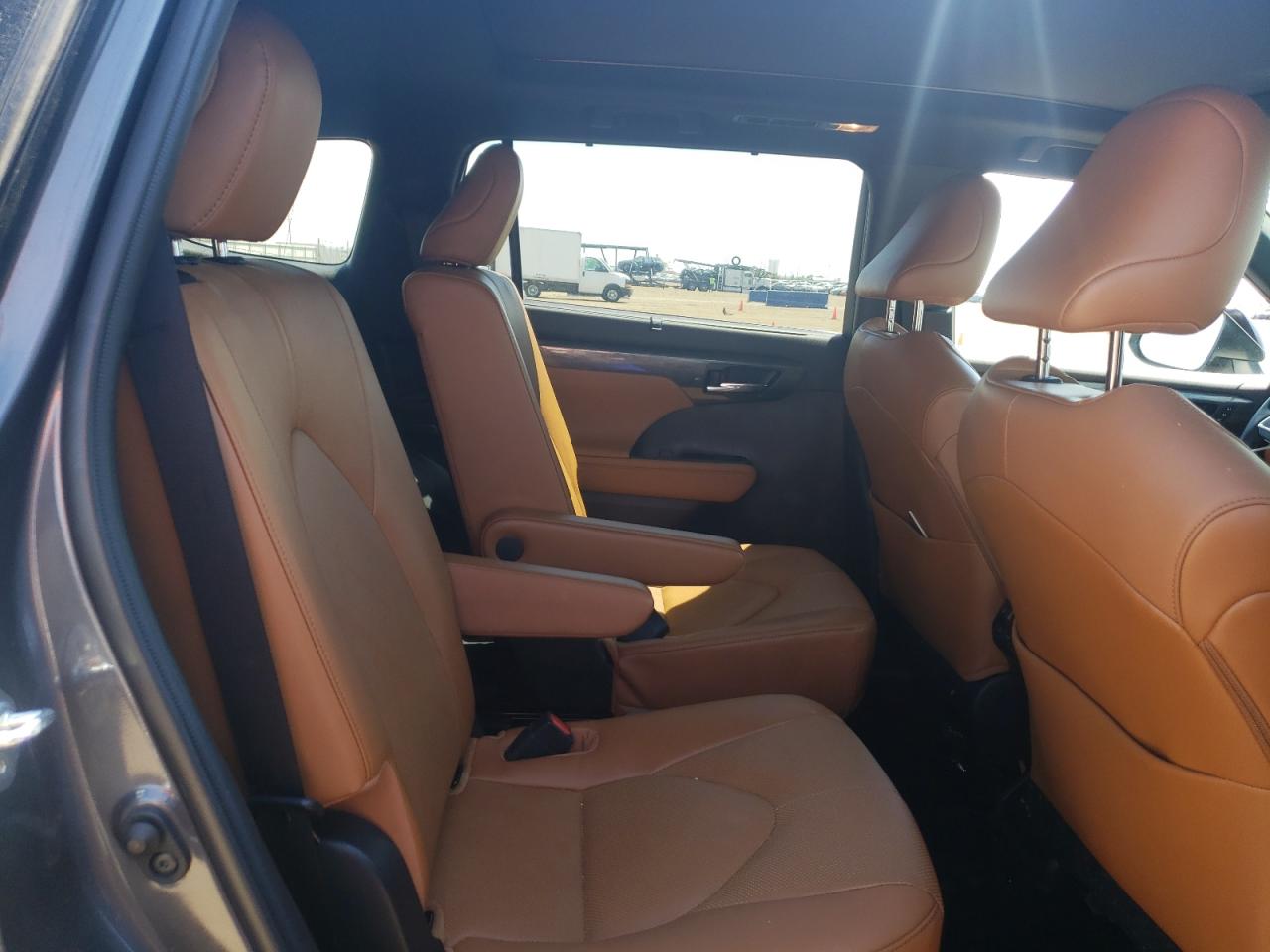 5TDFZRBH3NS213519 2022 Toyota Highlander Platinum