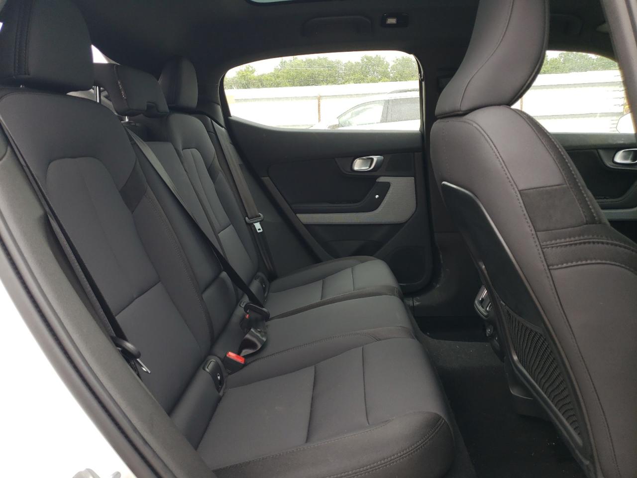 YSMFD3KA3RL211022 2024 Polestar 2