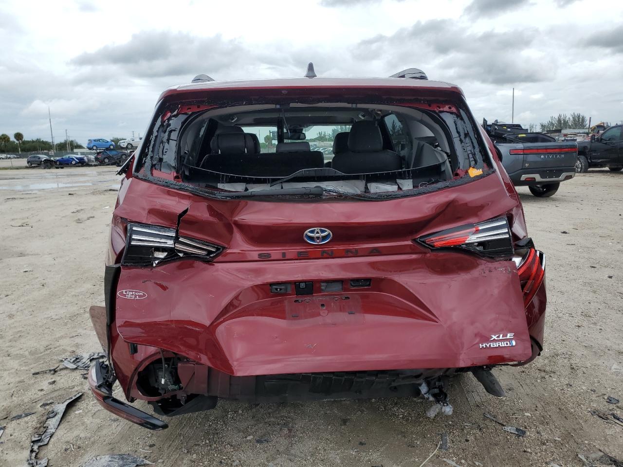 5TDYRKEC0MS034000 2021 Toyota Sienna Xle