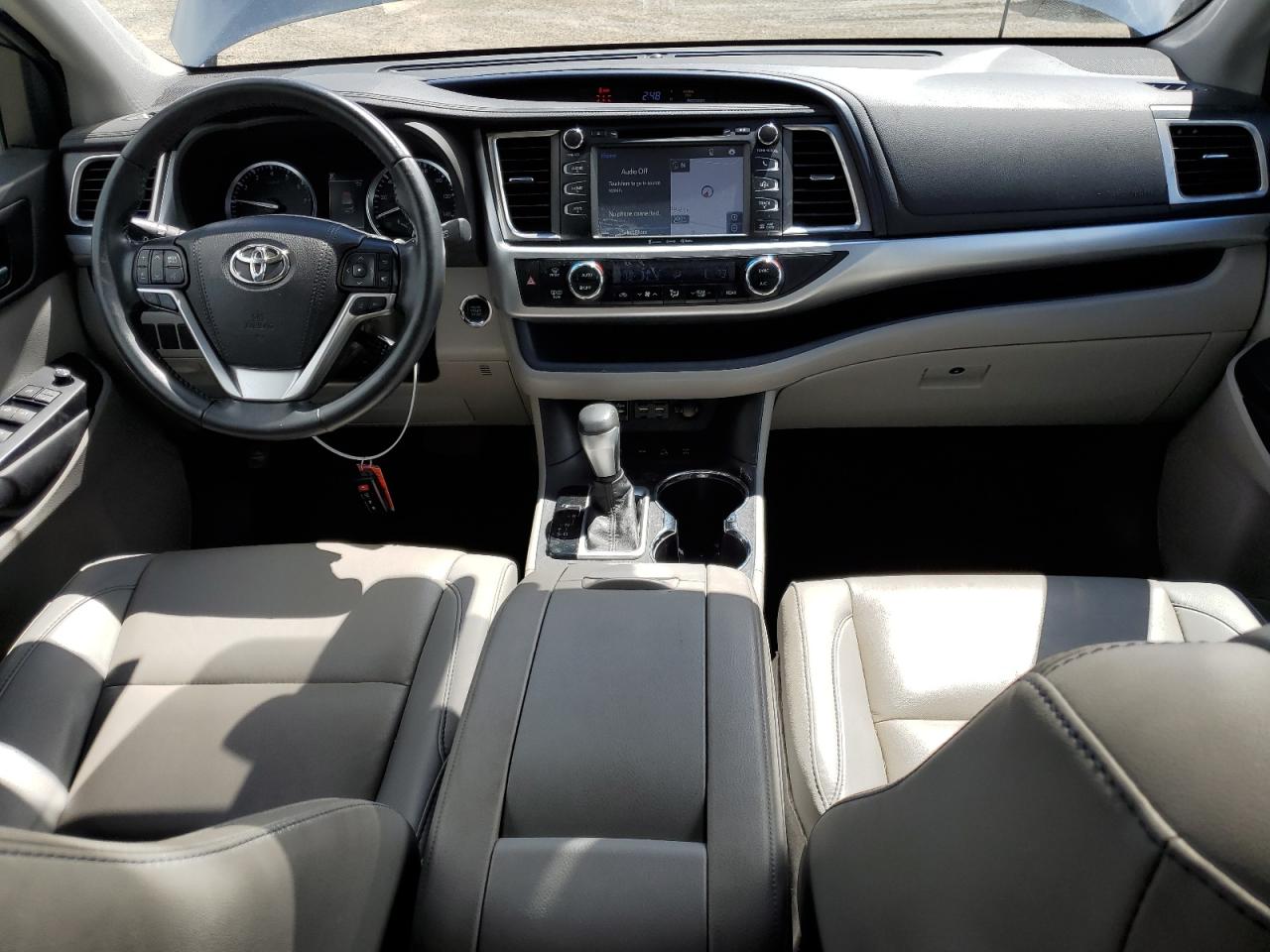 5TDJZRFH1KS975019 2019 Toyota Highlander Se