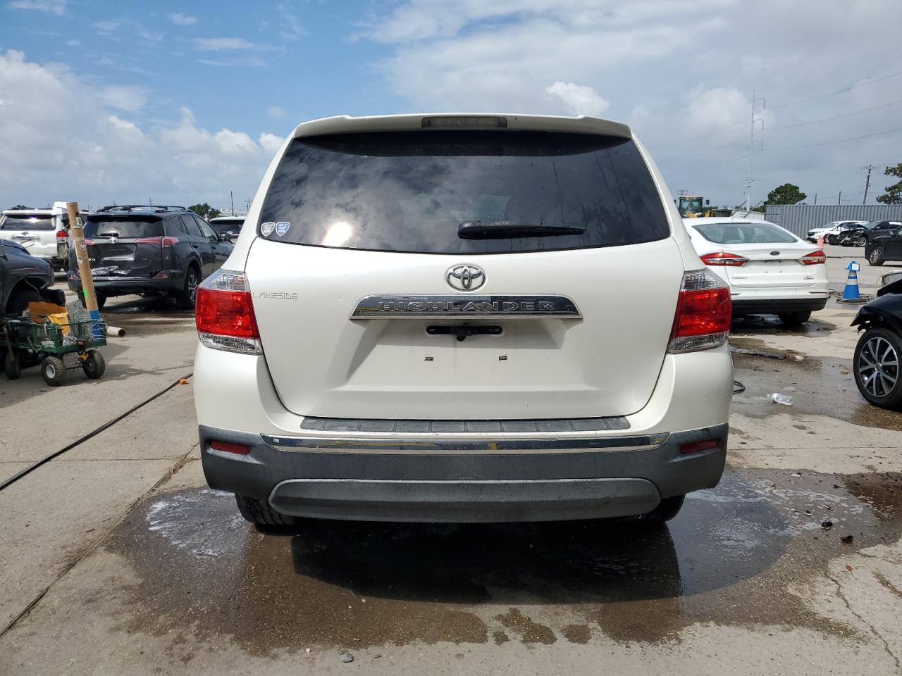 5TDZA3EH6BS015719 2011 Toyota Highlander Base