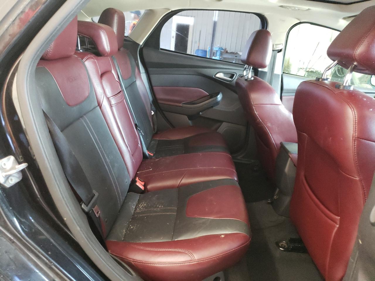 1FAHP3N27CL370168 2012 Ford Focus Titanium