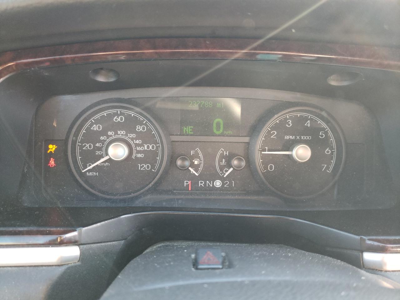 2LNBL8EV3BX765495 2011 Lincoln Town Car Executive L