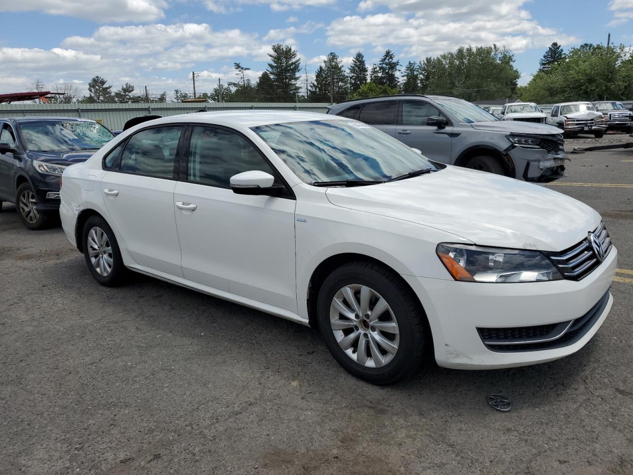 2015 Volkswagen Passat S vin: 1VWAT7A33FC055642