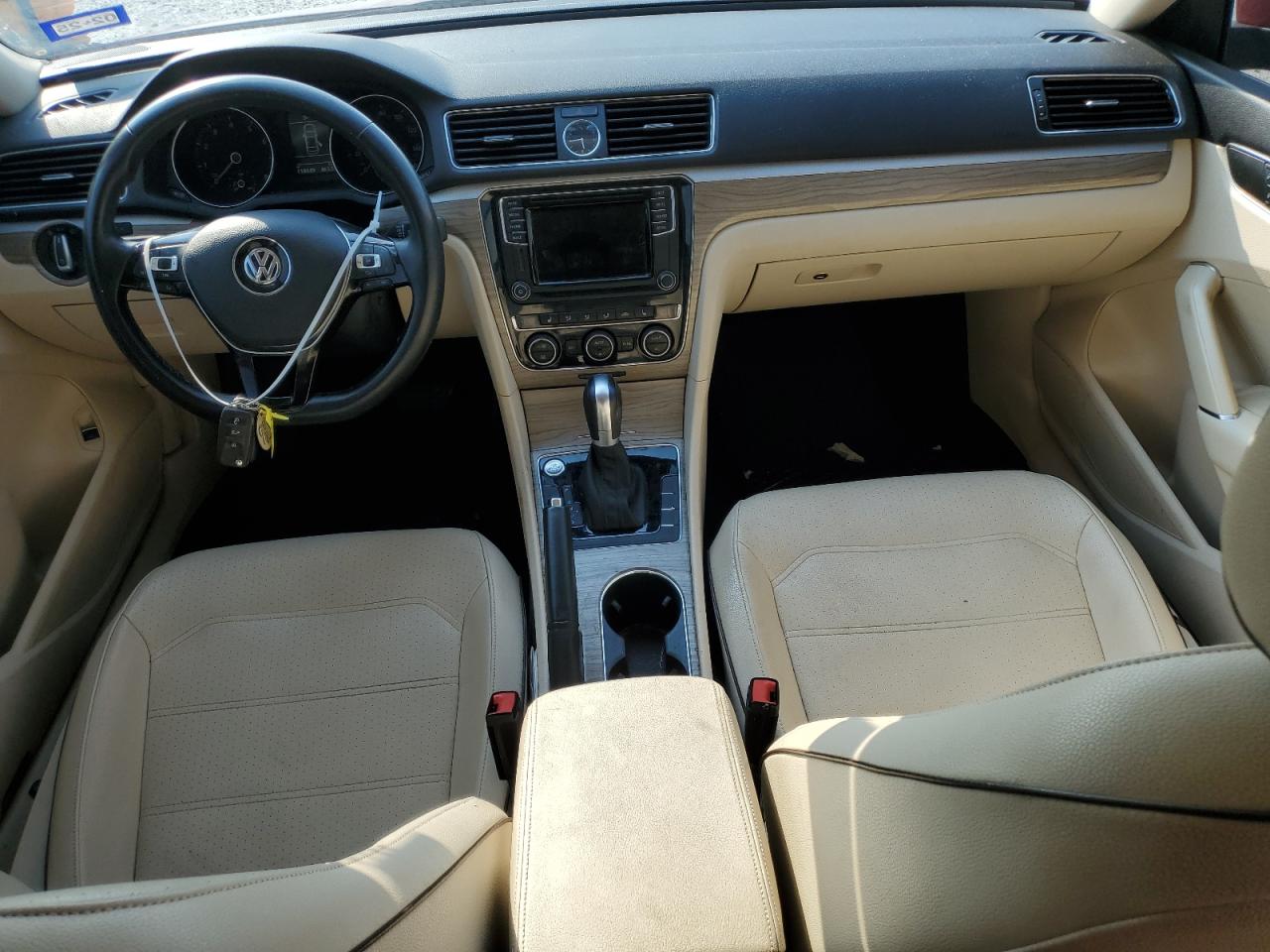 1VWBT7A38HC017721 2017 Volkswagen Passat Se