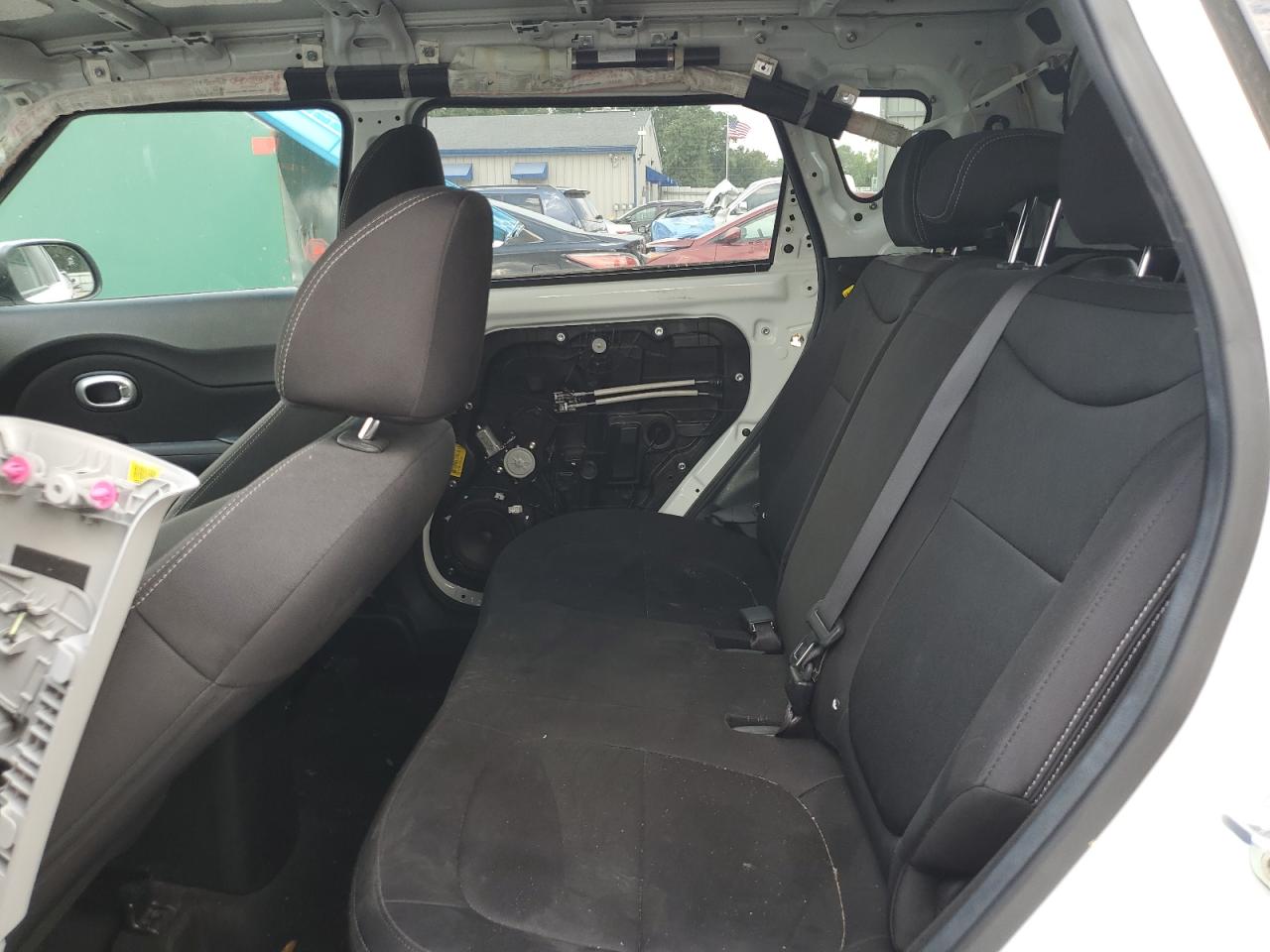 KNDJN2A21J7900898 2018 Kia Soul