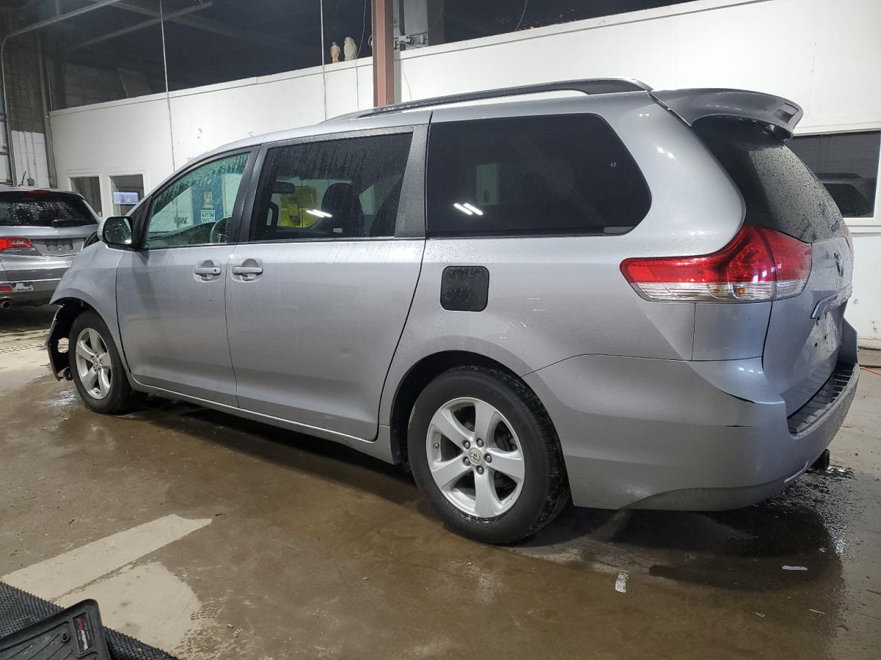 5TDKK3DC8BS014432 2011 Toyota Sienna Le