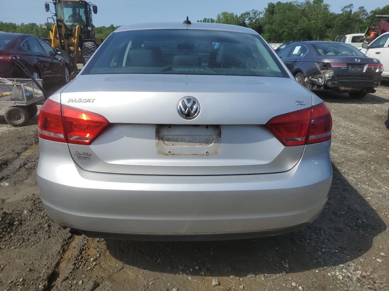 2015 Volkswagen Passat S vin: 1VWAS7A32FC111220