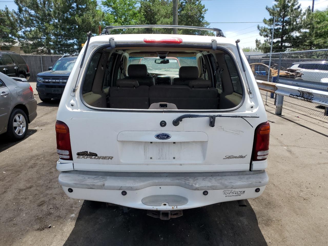 1FMDU85P8YZA80919 2000 Ford Explorer Limited