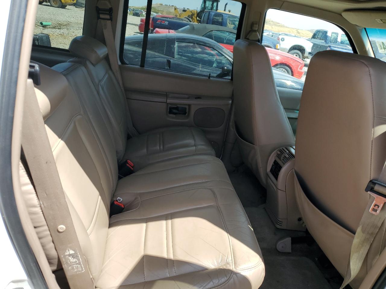 1FMDU84P7YZA01547 2000 Ford Explorer Eddie Bauer