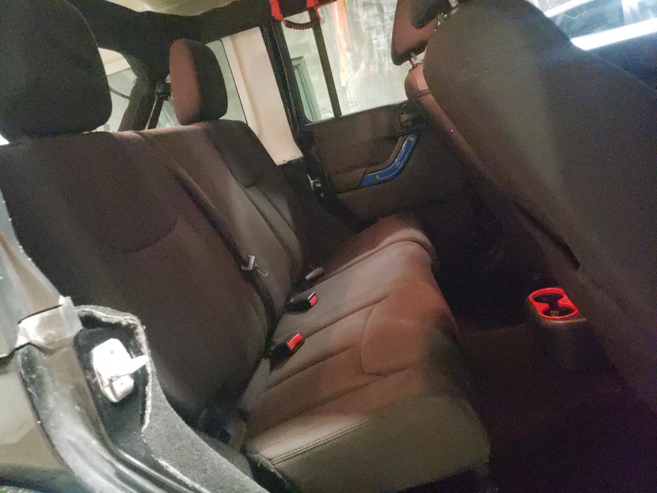 1C4BJWDG4EL102827 2014 Jeep Wrangler Unlimited Sport