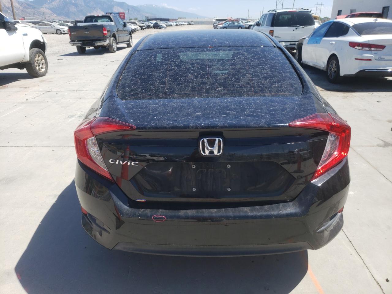 2HGFC2F57JH560242 2018 Honda Civic Lx