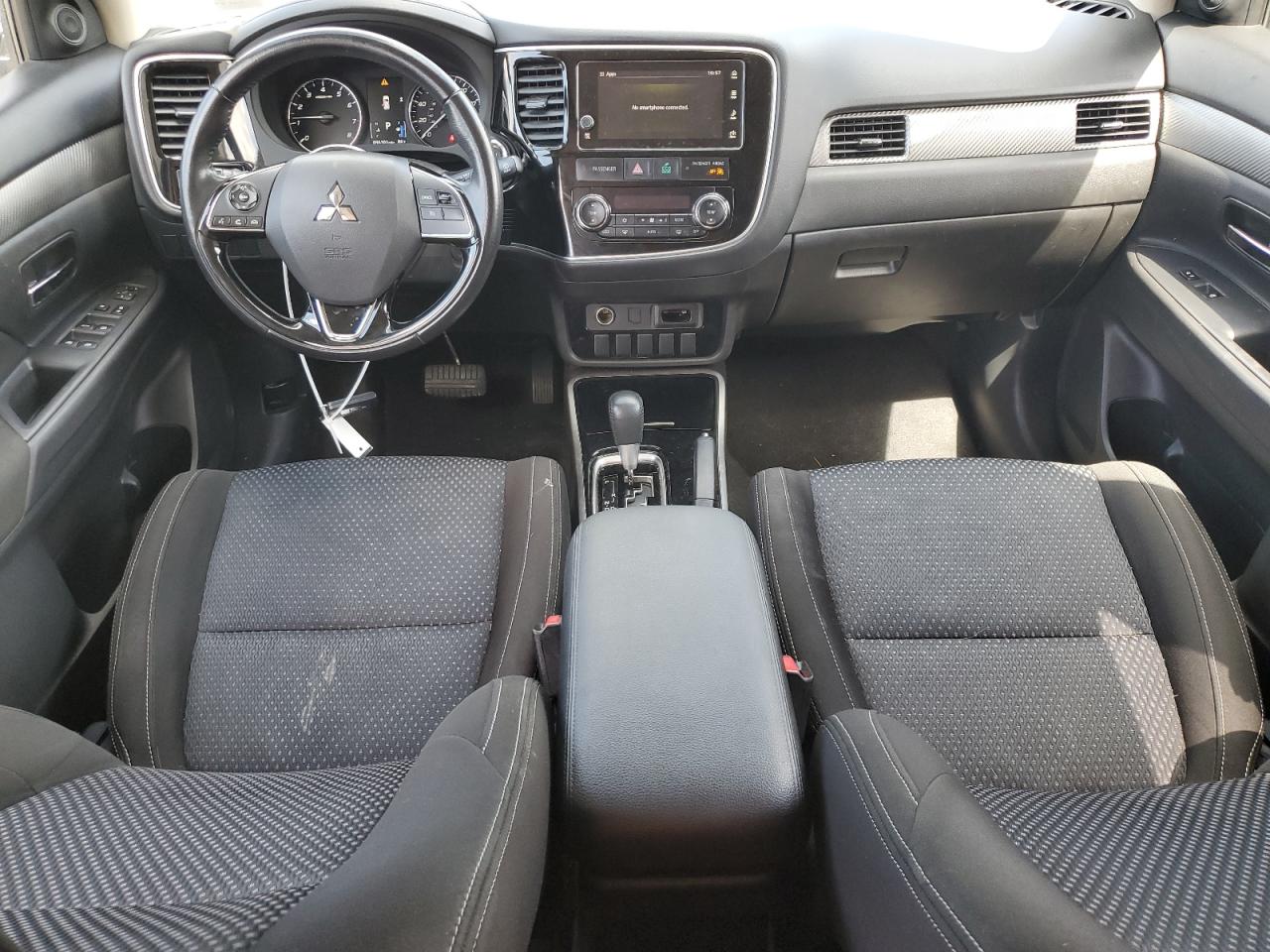 JA4AD3A30HZ038803 2017 Mitsubishi Outlander Se