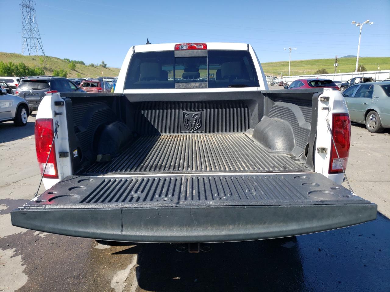 1C6RR7LG3HS553828 2017 Ram 1500 Slt