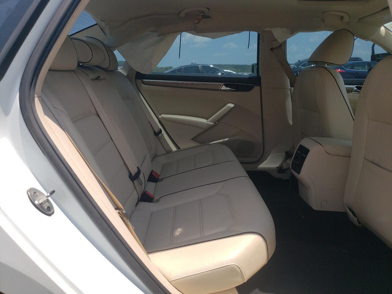 1VWBA7A37JC040046 2018 Volkswagen Passat Se