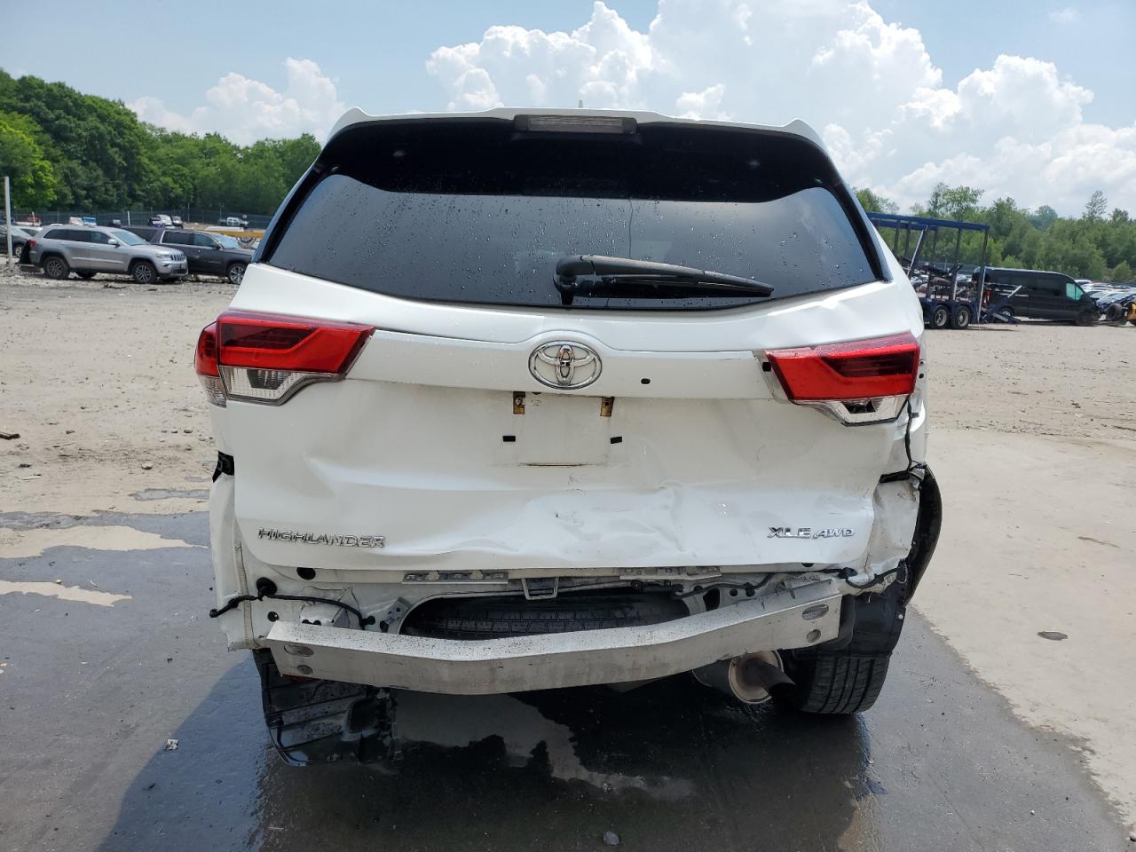 5TDJZRFH0KS609486 2019 Toyota Highlander Se