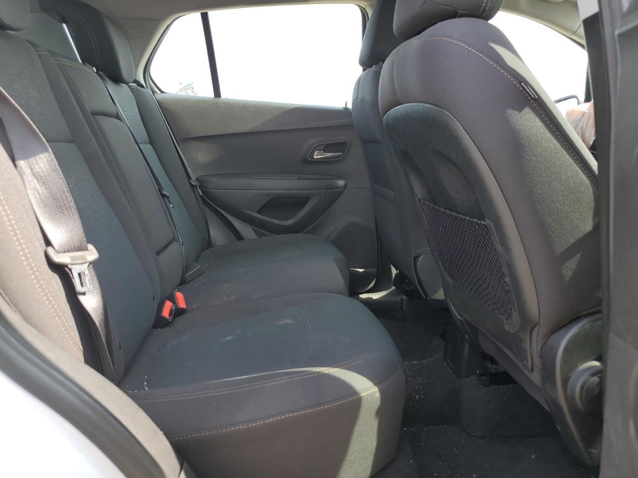 3GNCJKSBXJL387463 2018 Chevrolet Trax Ls