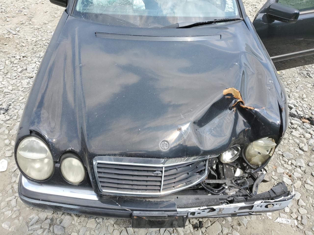 WDBJF25H4XA866672 1999 Mercedes-Benz E 300Td