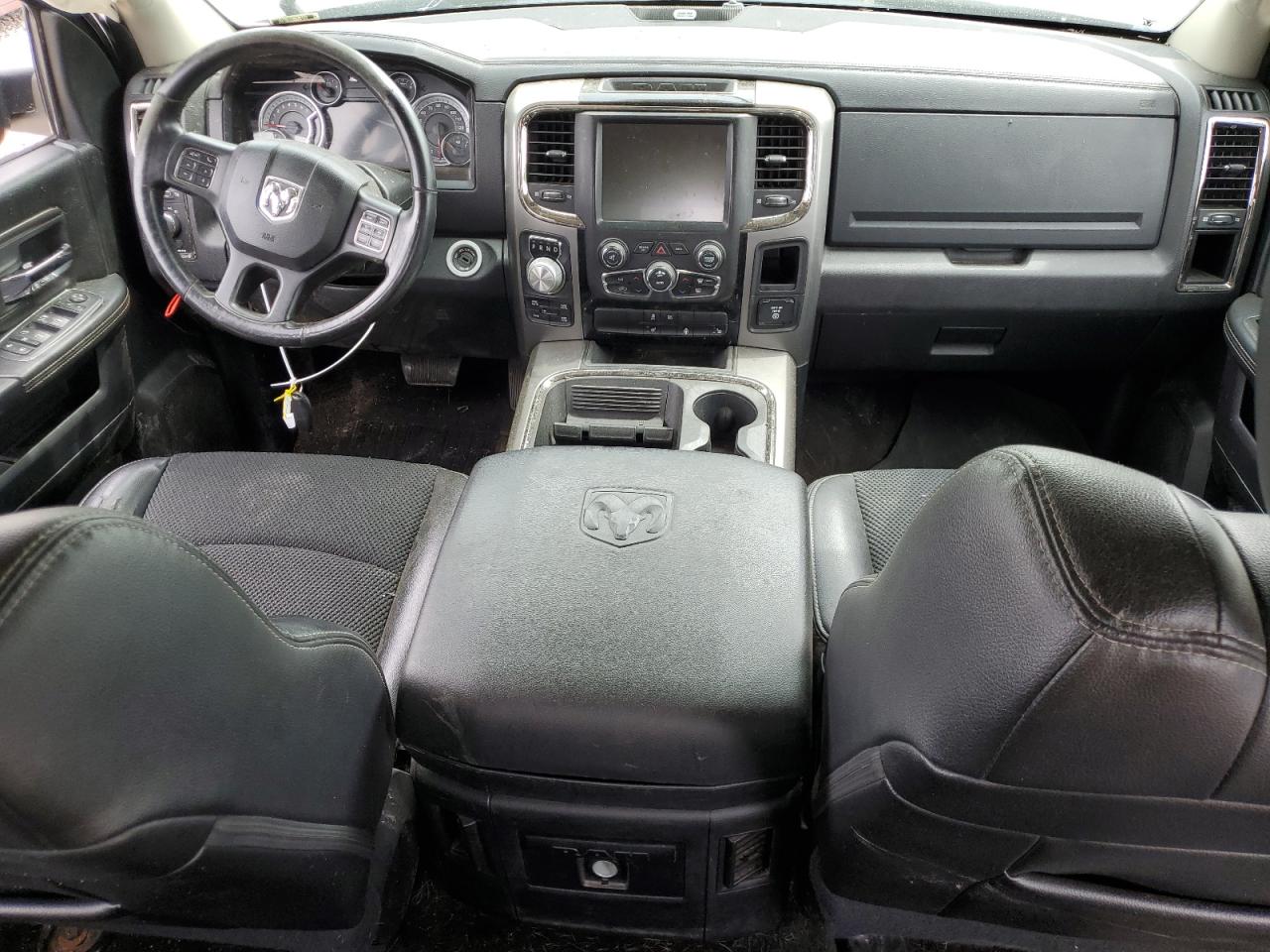 1C6RR7MT3GS281811 2016 Ram 1500 Sport