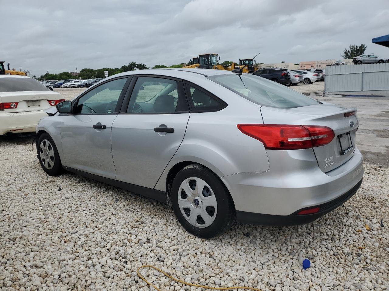 2016 Ford Focus S vin: 1FADP3E21GL342984