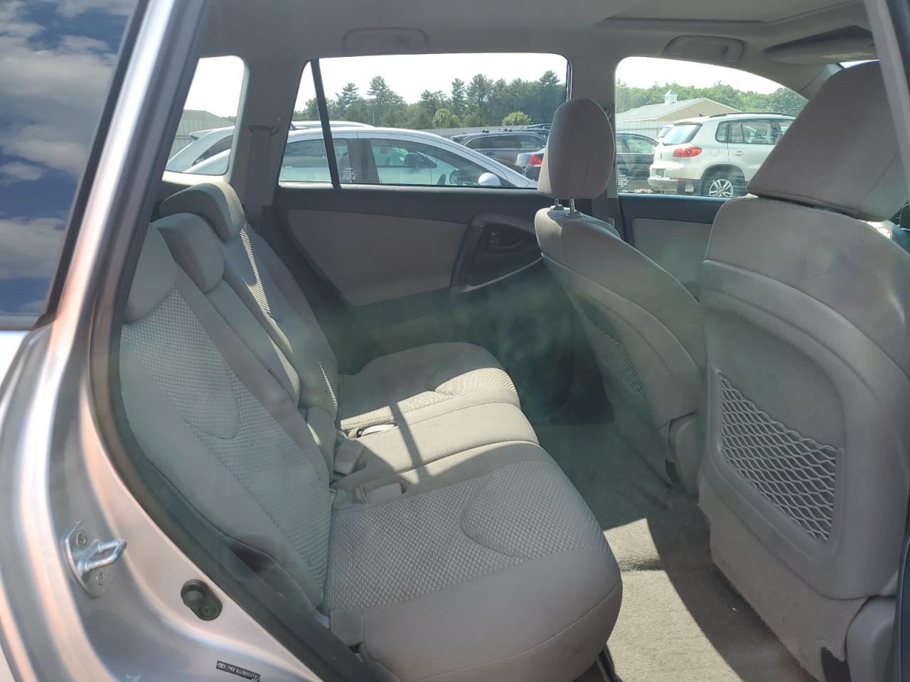 JTMBF4DV3B5047002 2011 Toyota Rav4