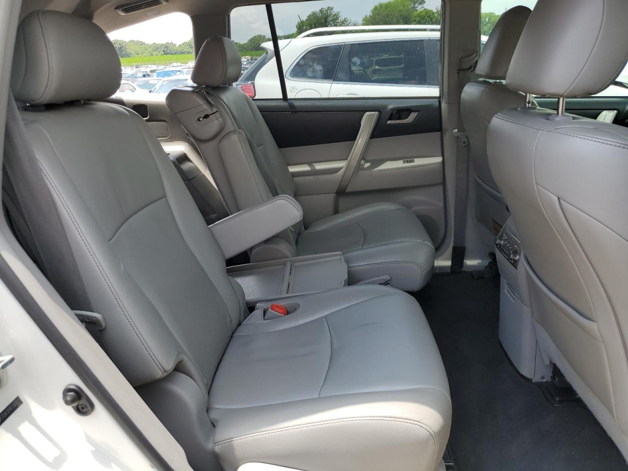 5TDZK3EHXCS060631 2012 Toyota Highlander Base