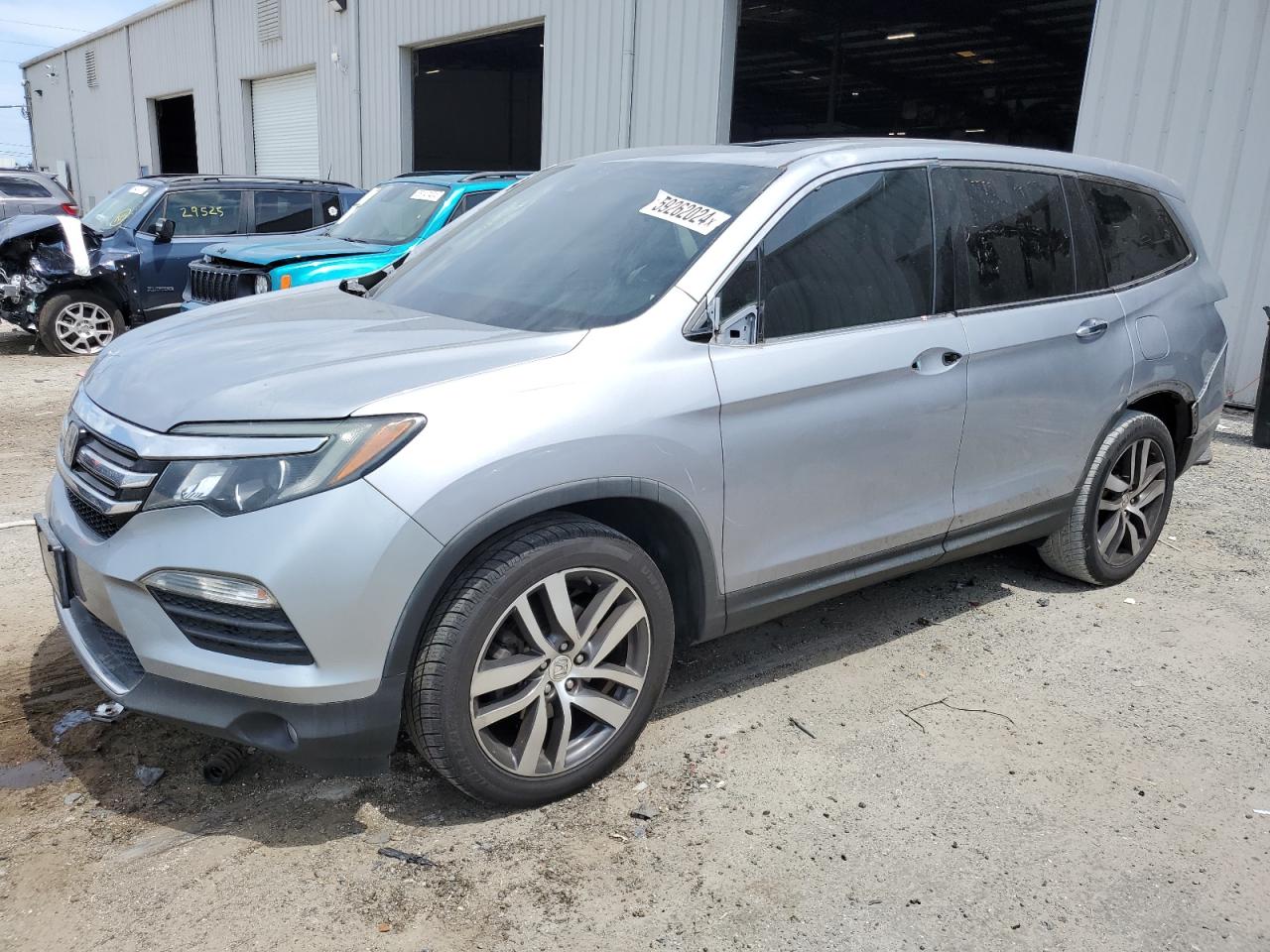 5FNYF5H90HB045261 2017 Honda Pilot Touring