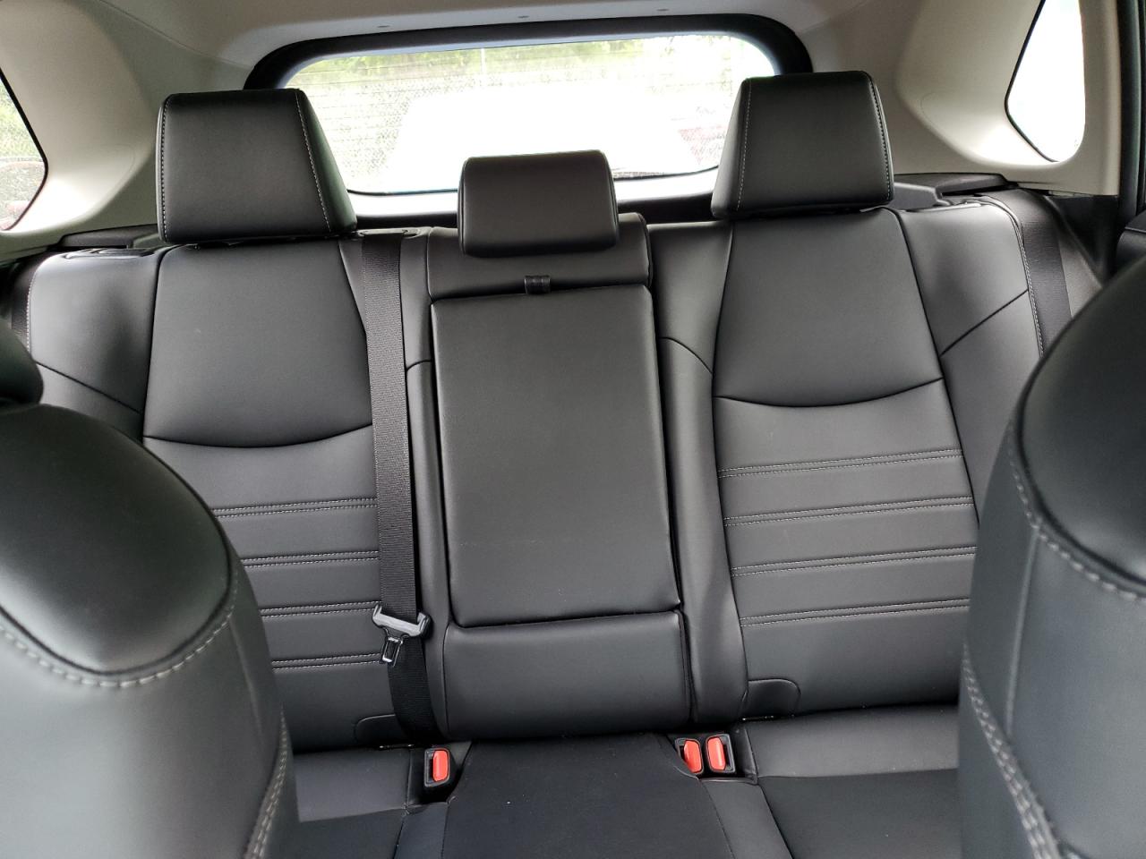 4T3B6RFV1NU099140 2022 Toyota Rav4 Xle Premium