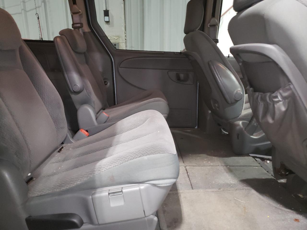 2C4GP44R35R209496 2005 Chrysler Town & Country Lx