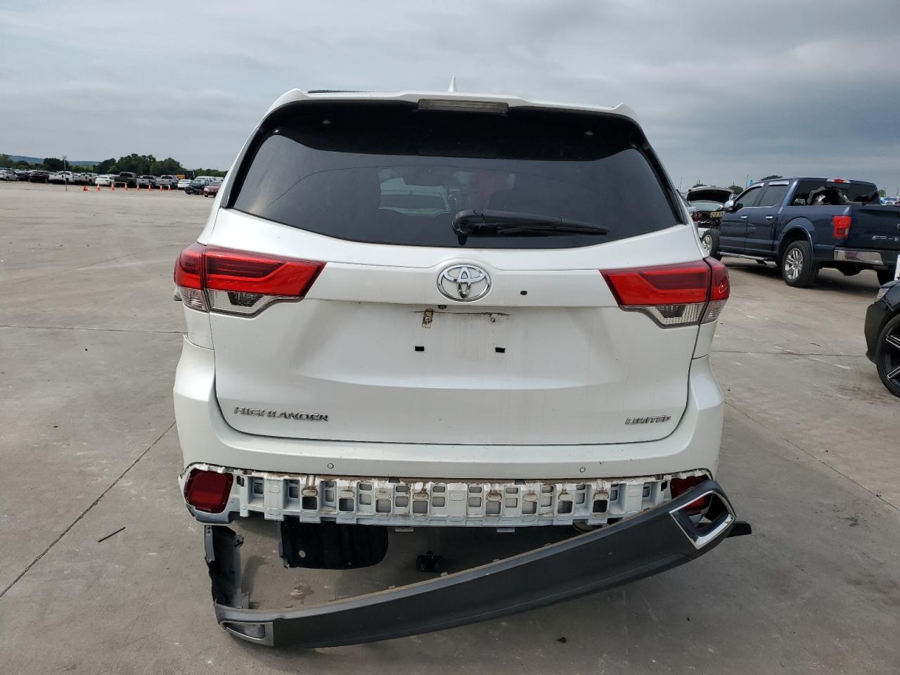 5TDYZRFH7KS340076 2019 Toyota Highlander Limited