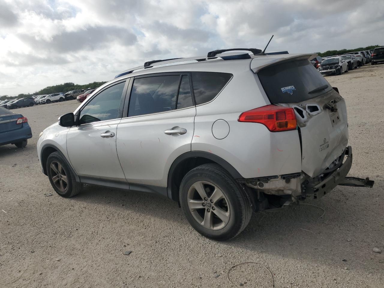 2015 Toyota Rav4 Xle vin: JTMWFREVXFJ051770