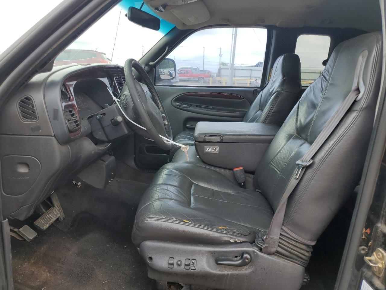 1B7HC13Z1YJ170738 2000 Dodge Ram 1500