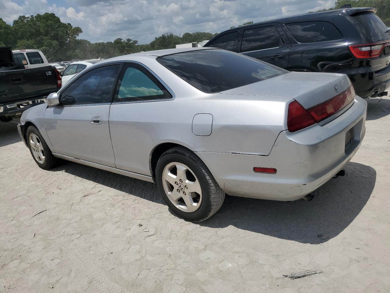 1HGCG2256YA002243 2000 Honda Accord Ex