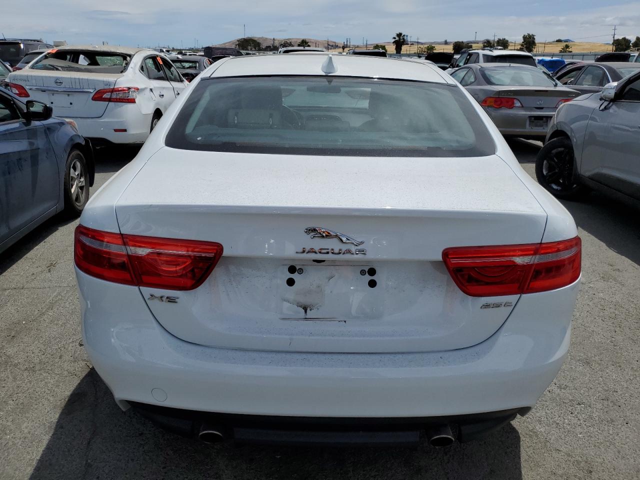 SAJAD4FX6JCP25740 2018 Jaguar Xe Premium