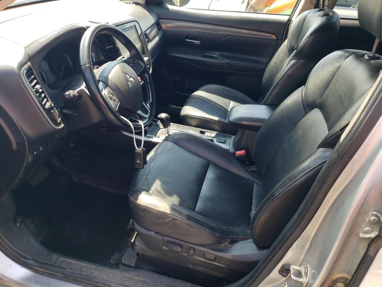 JA4AD3A39LZ034709 2020 Mitsubishi Outlander Se