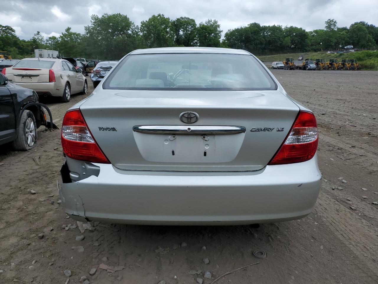 JTDBE32K040252699 2004 Toyota Camry Le
