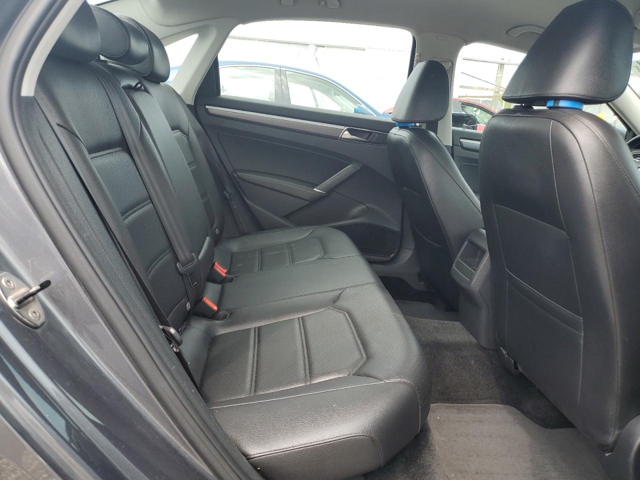 1VWDT7A35HC037983 2017 Volkswagen Passat R-Line