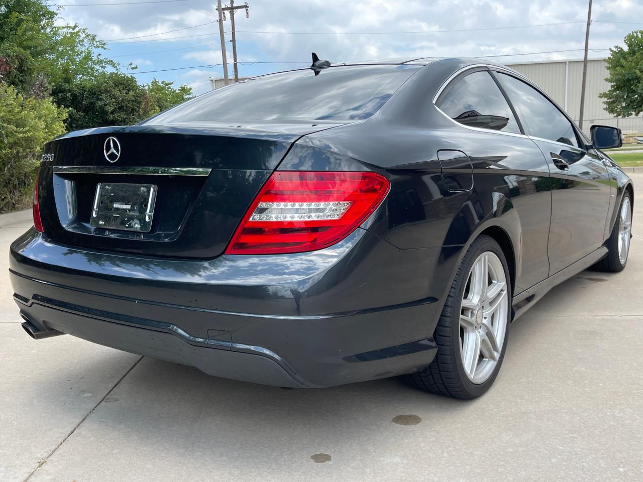 2012 Mercedes-Benz C 250 vin: WDDGJ4HB4CF927504