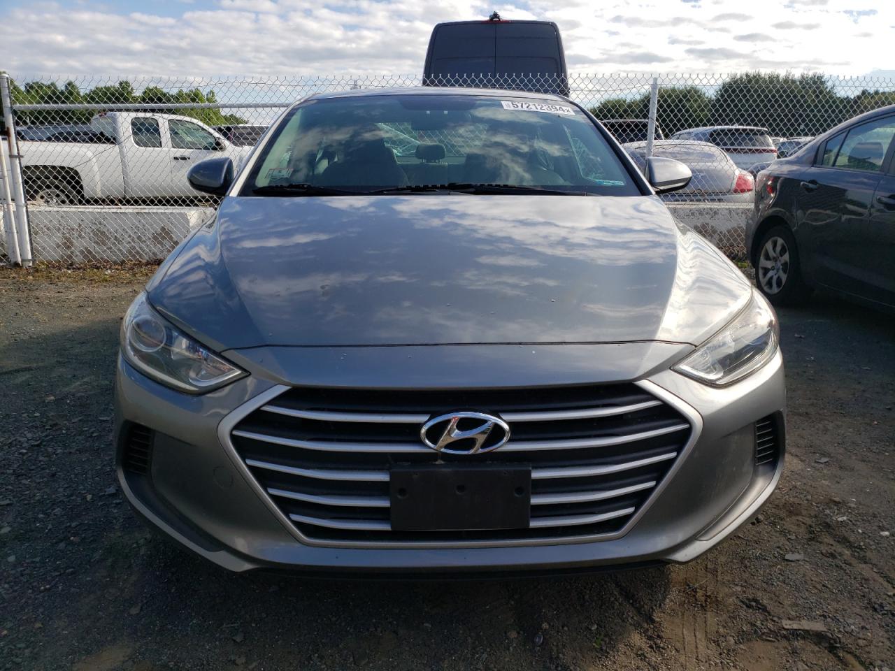 2018 Hyundai Elantra Se vin: KMHD74LFXJU575054